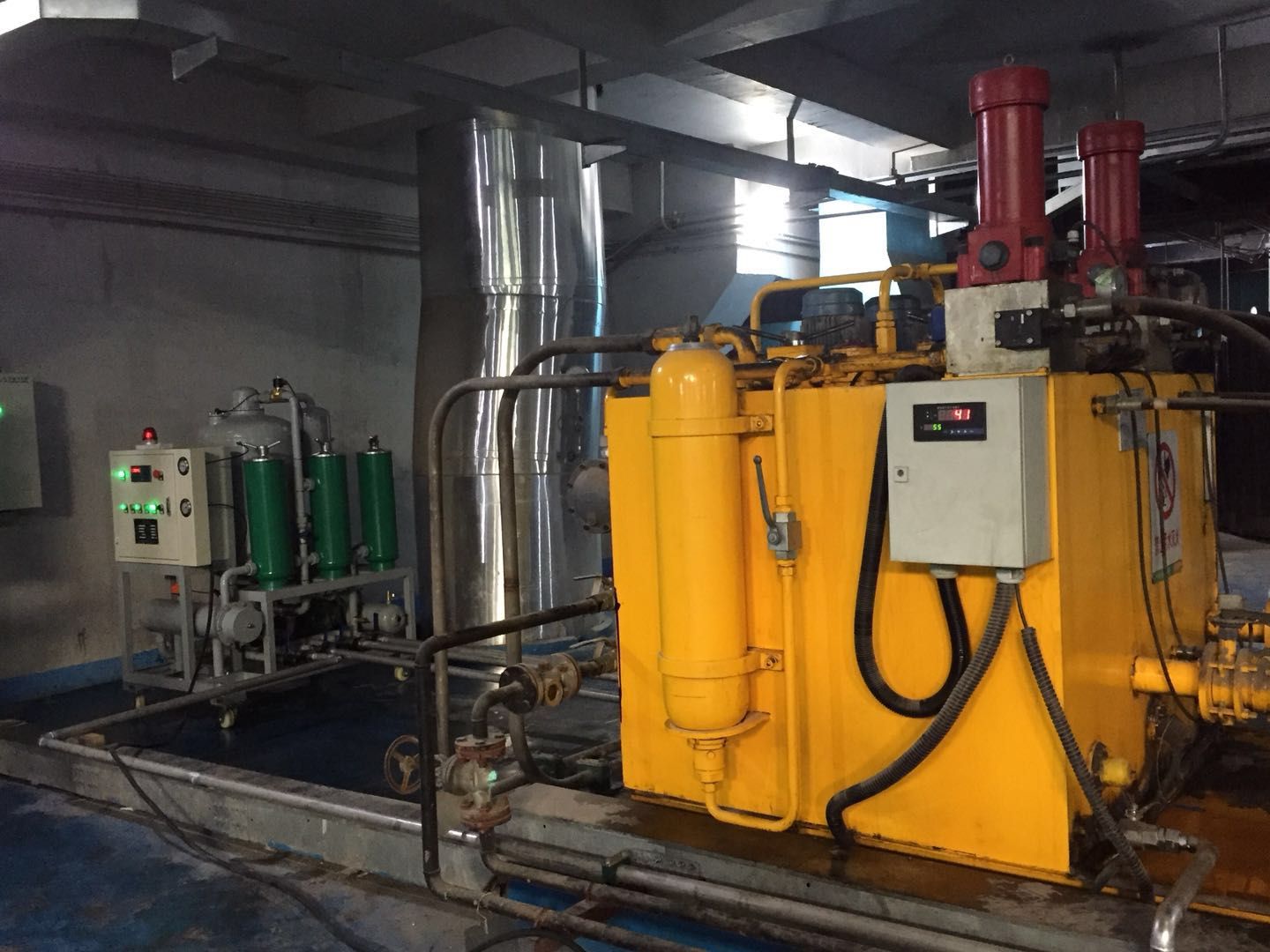 瀘州垃圾發電廠濾油機現場.jpg
